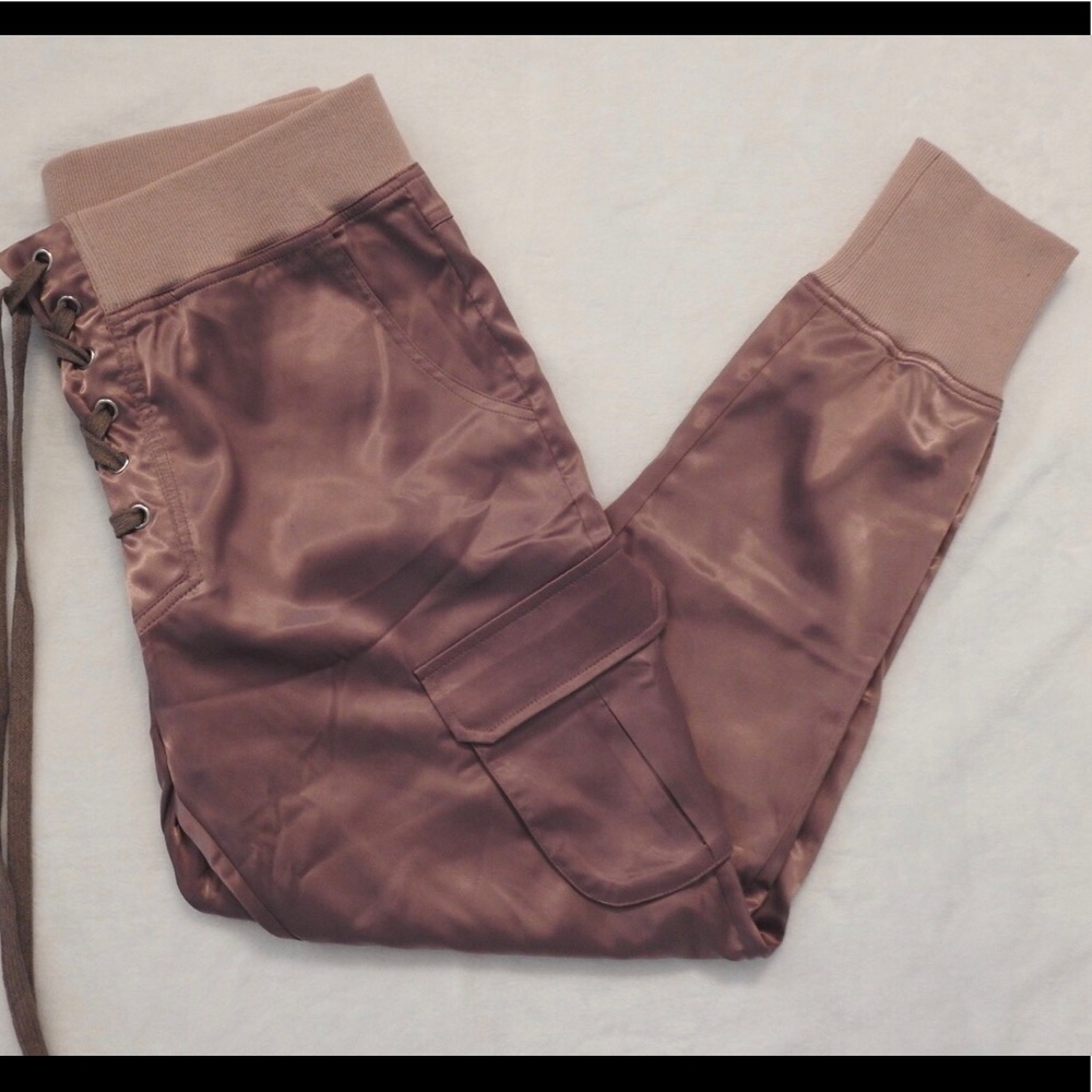 SUPER CUTE ROSE PINK SILK CAPRI